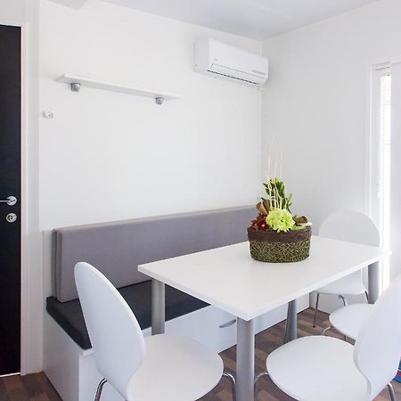 Camping Adria Mobile Homes In Camping Kastanija Novigrad Istria エクステリア 写真