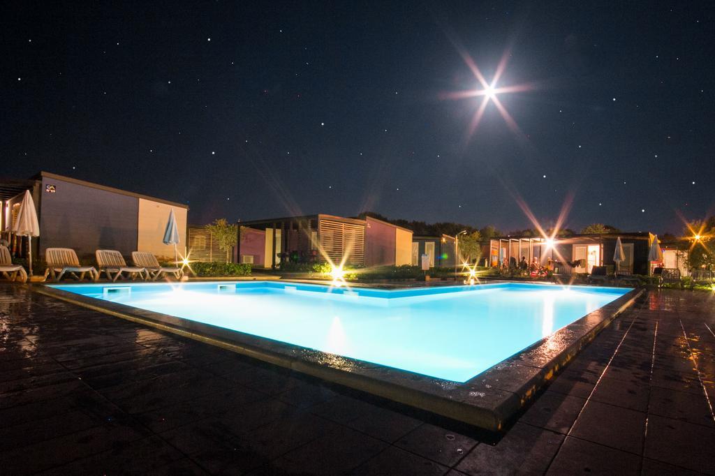 Camping Adria Mobile Homes In Camping Kastanija Novigrad Istria エクステリア 写真