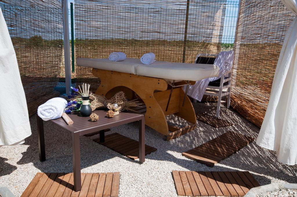 Camping Adria Mobile Homes In Camping Kastanija Novigrad Istria エクステリア 写真