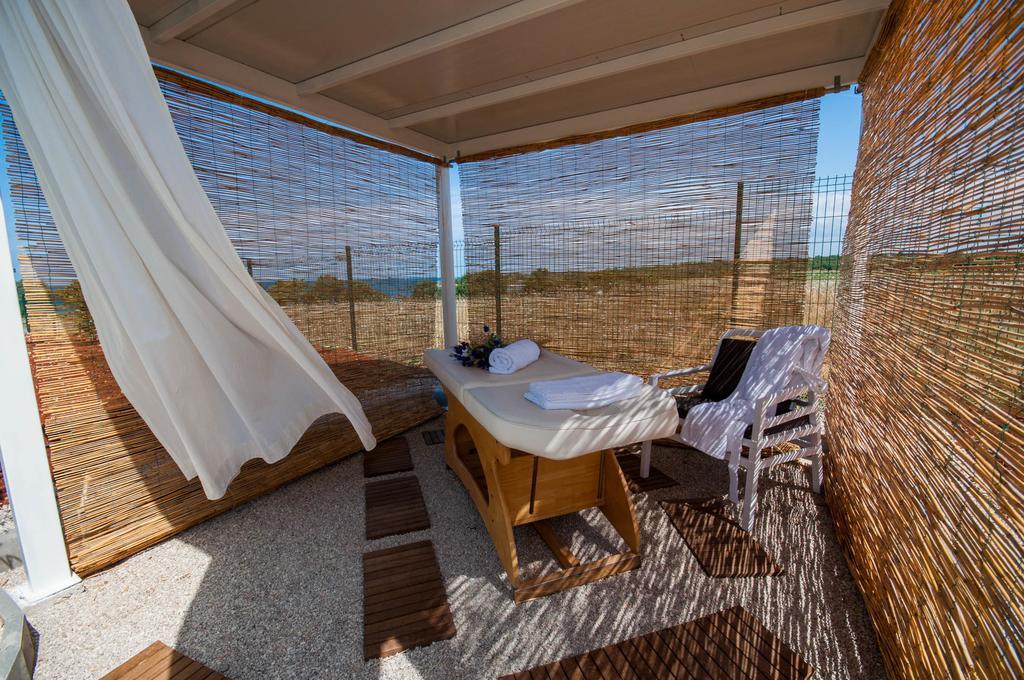 Camping Adria Mobile Homes In Camping Kastanija Novigrad Istria エクステリア 写真