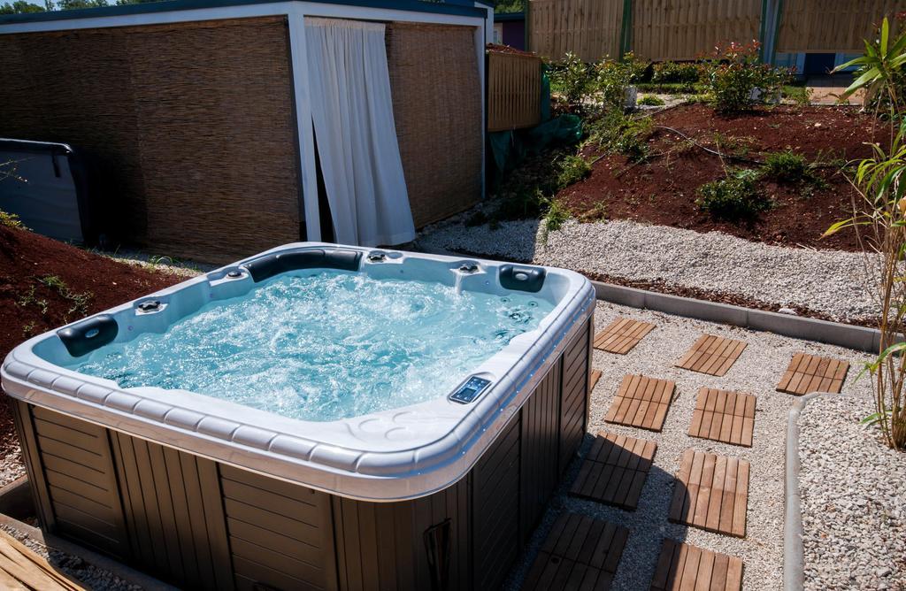Camping Adria Mobile Homes In Camping Kastanija Novigrad Istria エクステリア 写真