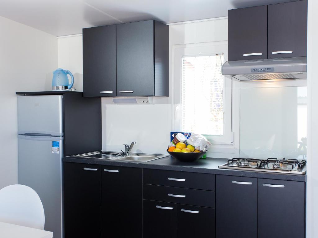 Camping Adria Mobile Homes In Camping Kastanija Novigrad Istria 部屋 写真