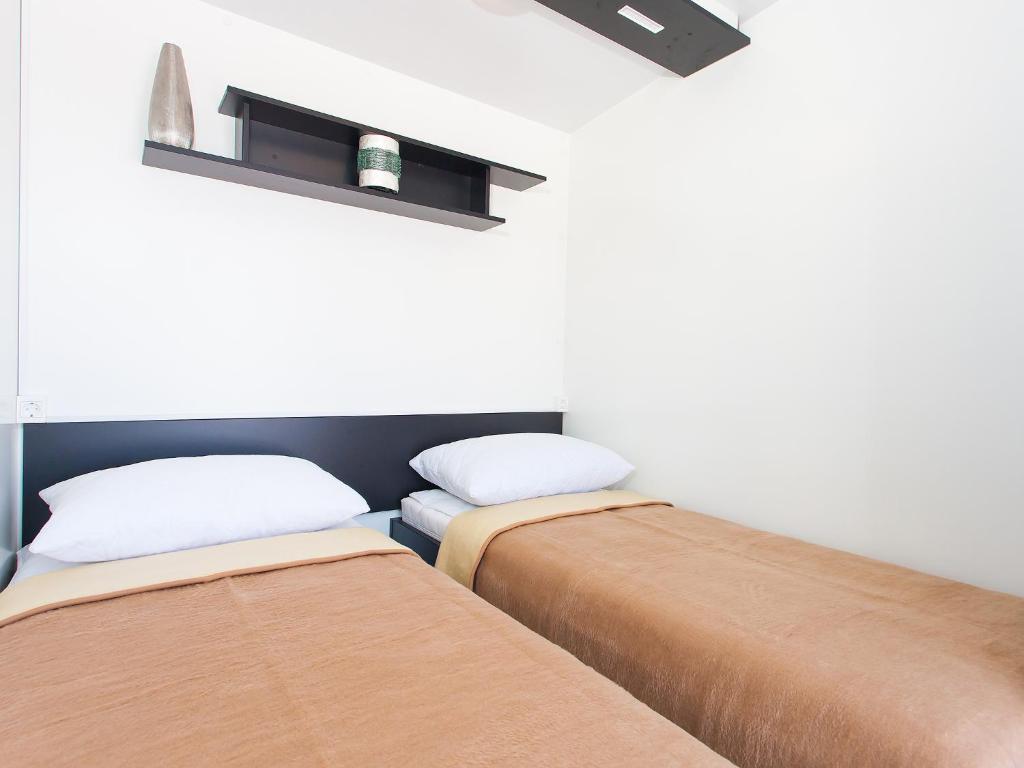 Camping Adria Mobile Homes In Camping Kastanija Novigrad Istria 部屋 写真
