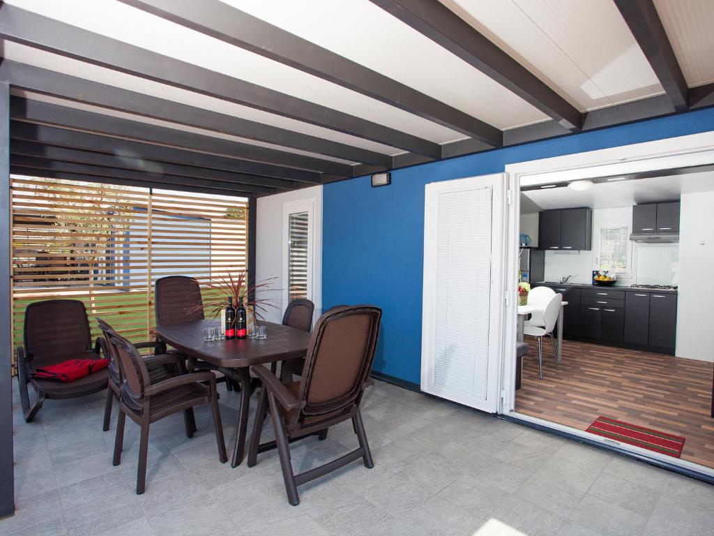 Camping Adria Mobile Homes In Camping Kastanija Novigrad Istria エクステリア 写真