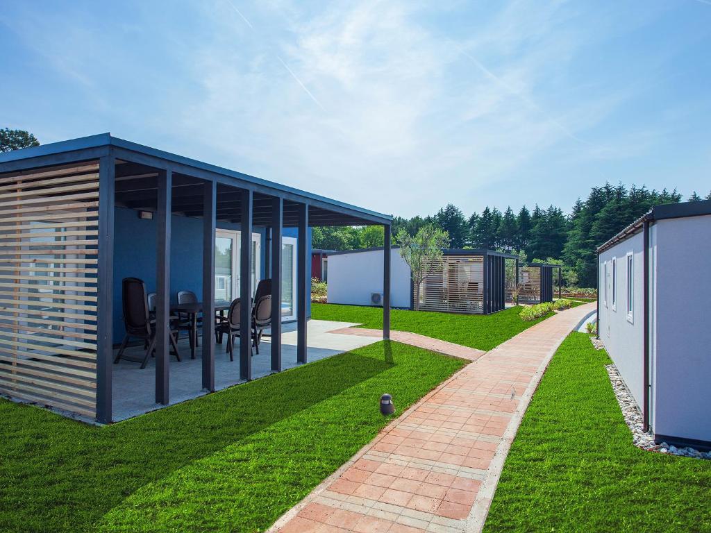 Camping Adria Mobile Homes In Camping Kastanija Novigrad Istria エクステリア 写真