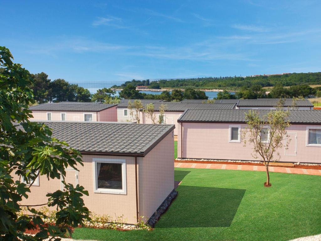 Camping Adria Mobile Homes In Camping Kastanija Novigrad Istria エクステリア 写真
