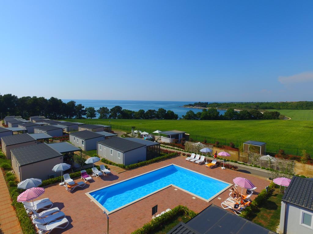Camping Adria Mobile Homes In Camping Kastanija Novigrad Istria エクステリア 写真