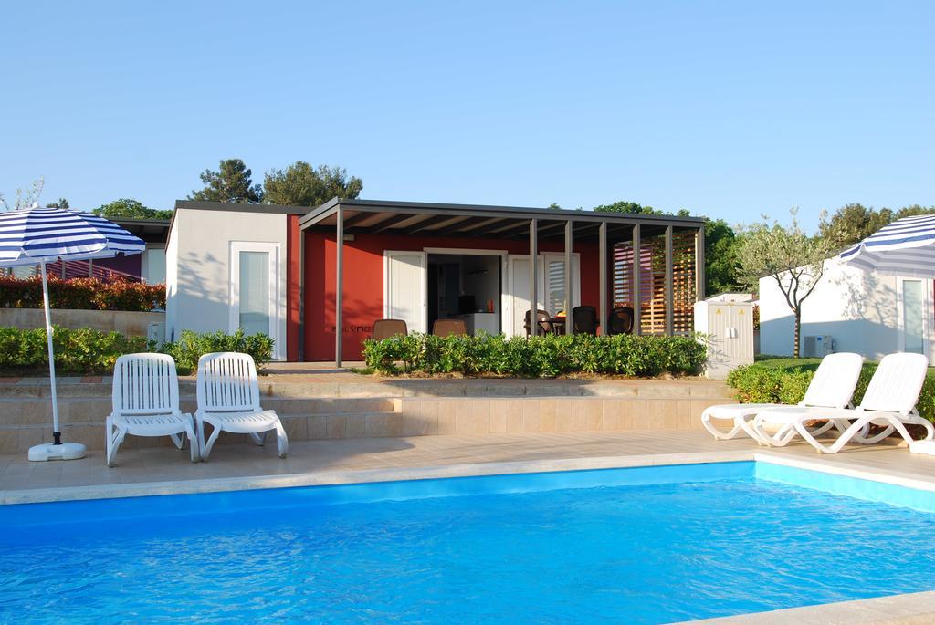 Camping Adria Mobile Homes In Camping Kastanija Novigrad Istria エクステリア 写真