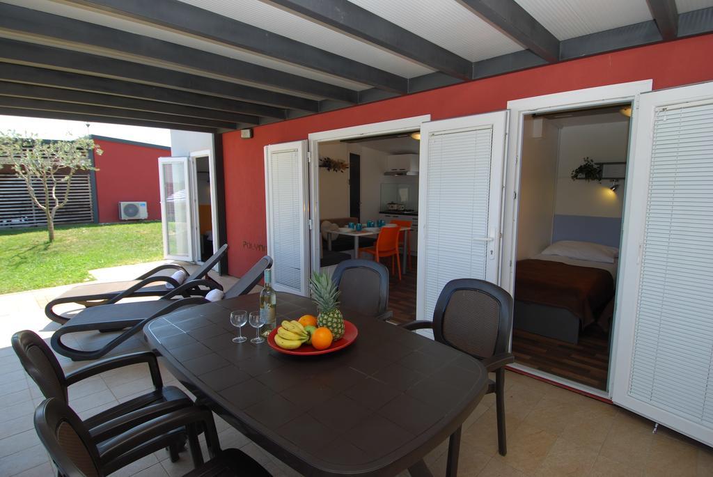 Camping Adria Mobile Homes In Camping Kastanija Novigrad Istria エクステリア 写真