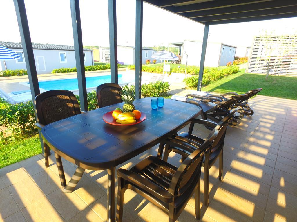 Camping Adria Mobile Homes In Camping Kastanija Novigrad Istria エクステリア 写真