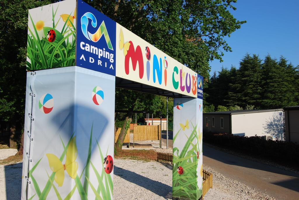 Camping Adria Mobile Homes In Camping Kastanija Novigrad Istria エクステリア 写真