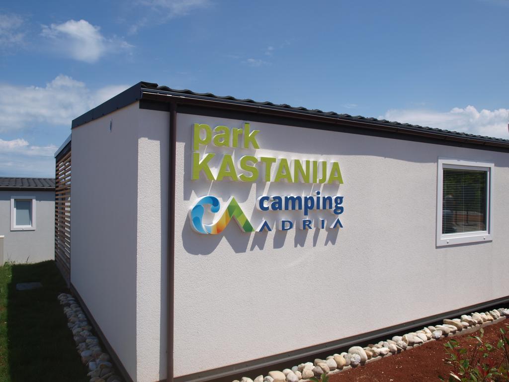 Camping Adria Mobile Homes In Camping Kastanija Novigrad Istria エクステリア 写真