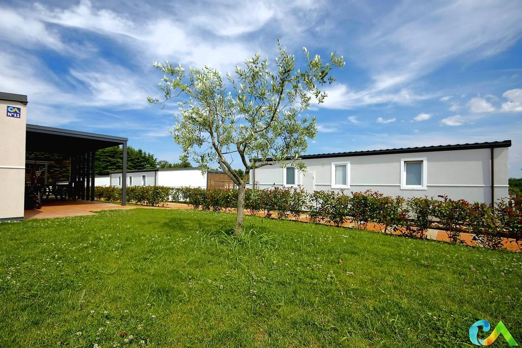 Camping Adria Mobile Homes In Camping Kastanija Novigrad Istria エクステリア 写真