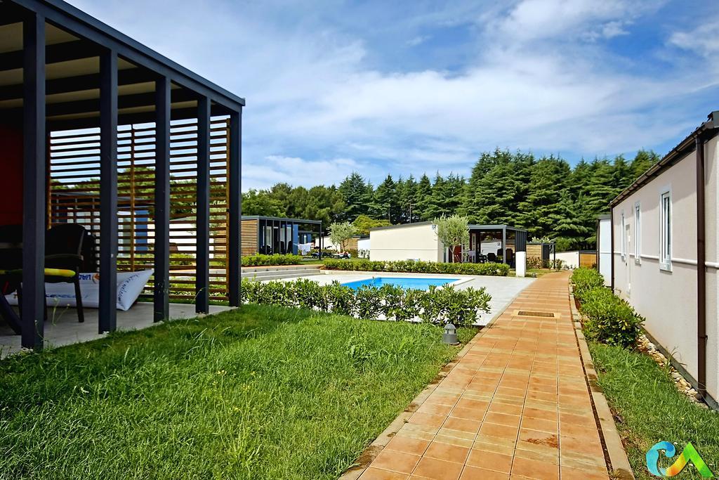 Camping Adria Mobile Homes In Camping Kastanija Novigrad Istria エクステリア 写真