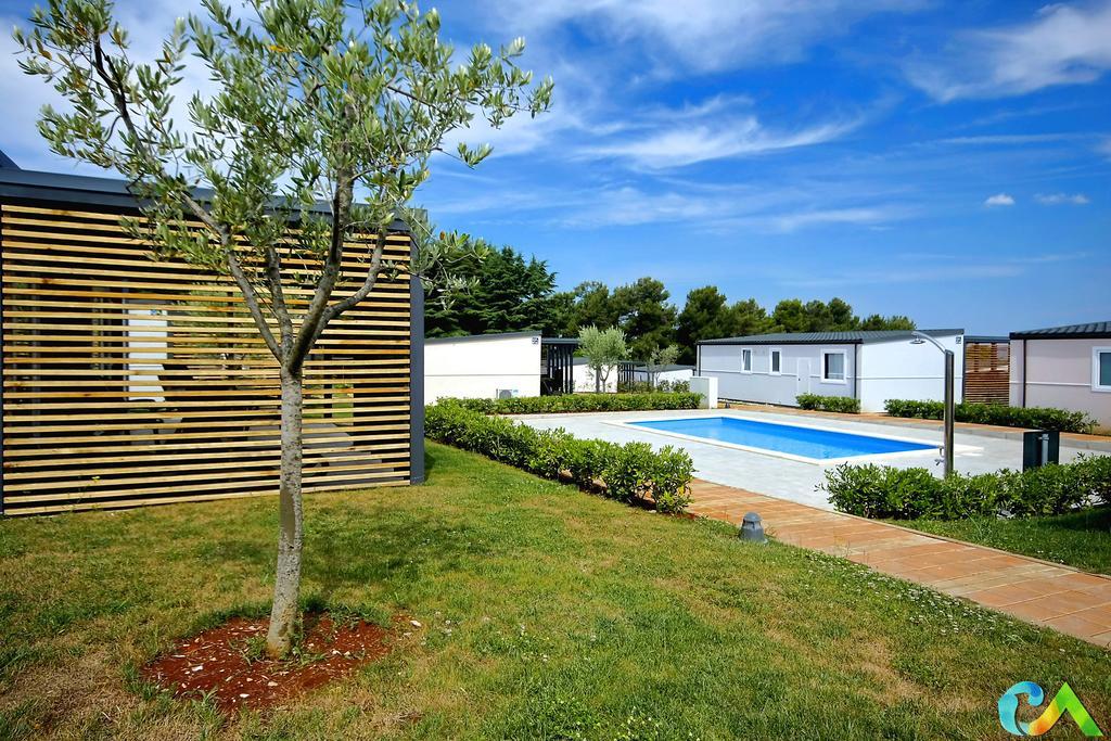 Camping Adria Mobile Homes In Camping Kastanija Novigrad Istria エクステリア 写真