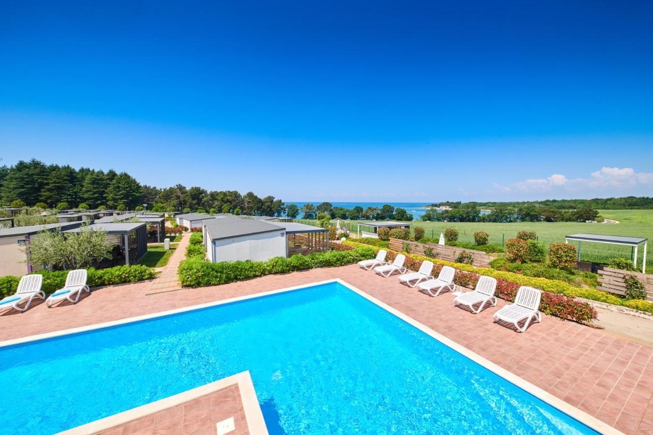 Camping Adria Mobile Homes In Camping Kastanija Novigrad Istria エクステリア 写真