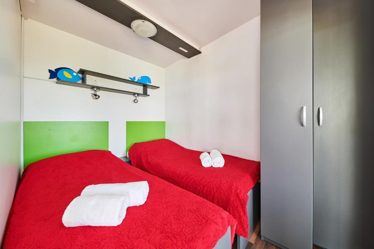 Camping Adria Mobile Homes In Camping Kastanija Novigrad Istria エクステリア 写真