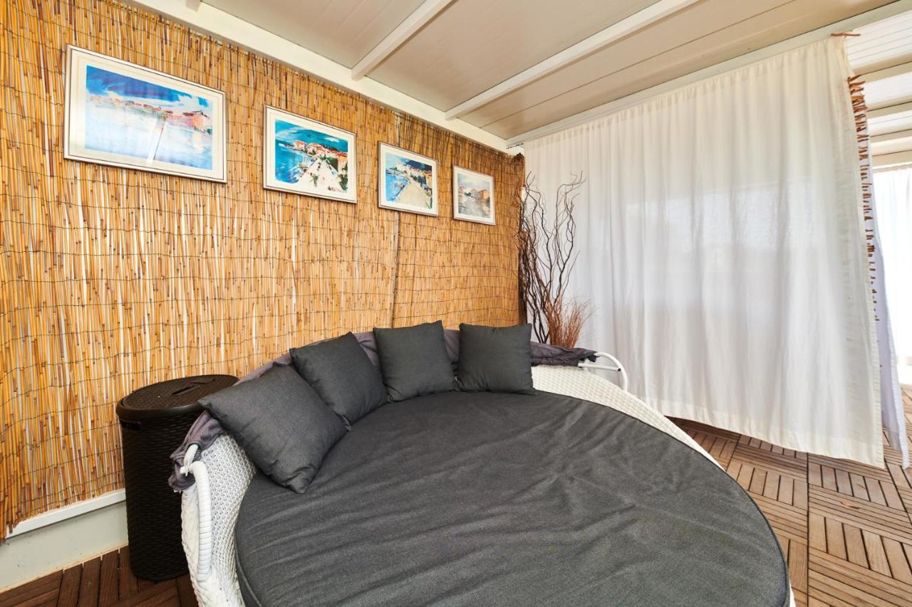 Camping Adria Mobile Homes In Camping Kastanija Novigrad Istria エクステリア 写真