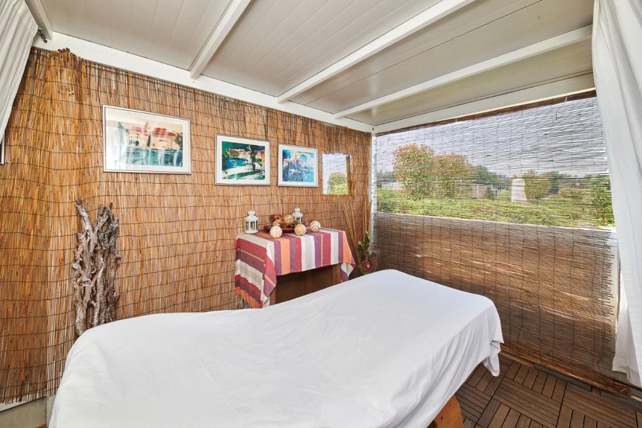 Camping Adria Mobile Homes In Camping Kastanija Novigrad Istria エクステリア 写真