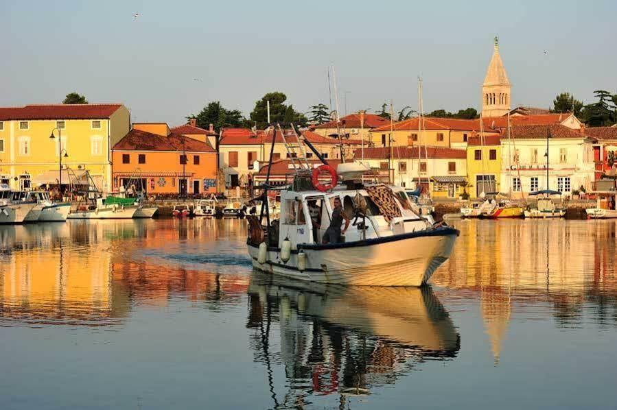 Camping Adria Mobile Homes In Camping Kastanija Novigrad Istria エクステリア 写真